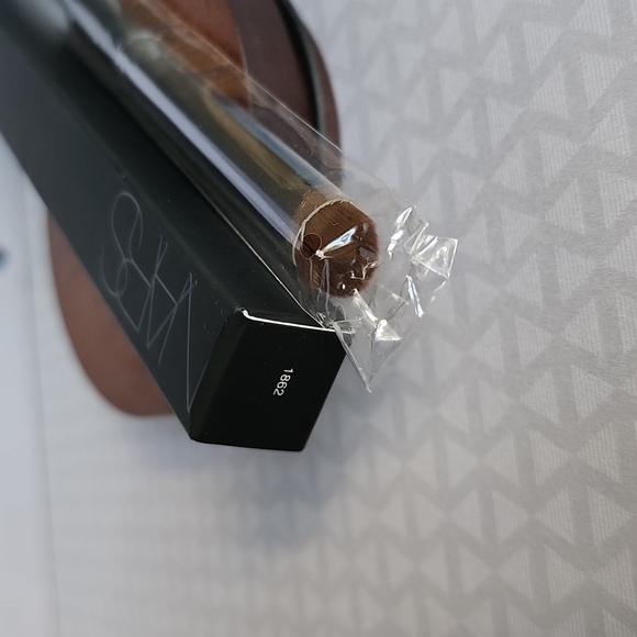 NARS # 49 Wet Dry Eyeshsdow Brush - Picture 3 of 8